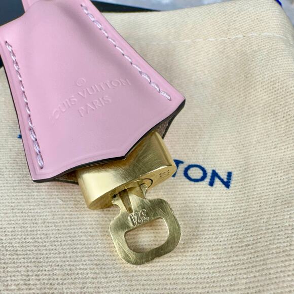 Louis Vuitton Lock and Key #321 in pink leather clochette lock holder fo… - Picture 2 of 5
